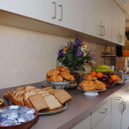 Rodeway Inn Willington North Bagian luar foto